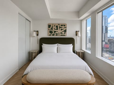 Standard Studio, 1 Queen Bed | Premium bedding, memory foam beds, iron/ironing board, WiFi (free)
