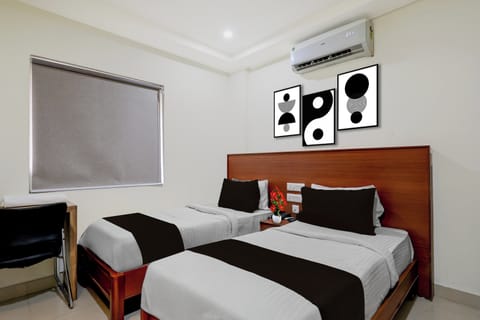 Classic Room | Desk, WiFi (free), bed sheets