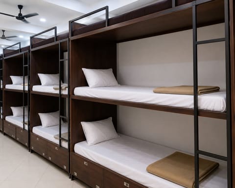 Economy Shared Dormitory | Laptop workspace, WiFi (free)