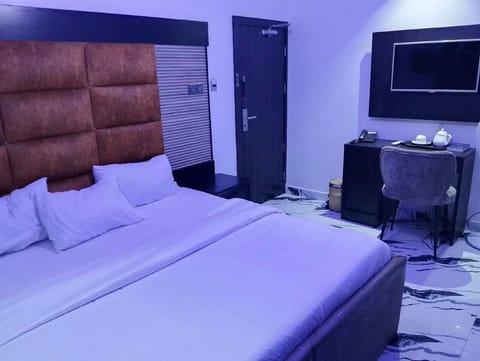 Studio, Non Smoking, City View | Desk, laptop workspace, WiFi (free)
