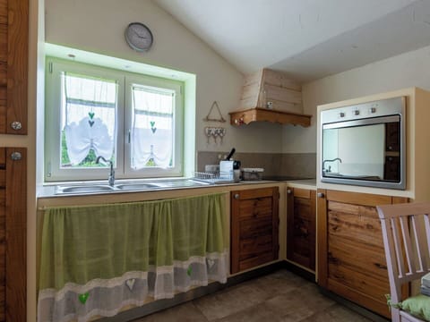 Furniture, Wood, Interior Design, Kitchen, Flooring, Countertop, Cabinetry, Ceiling, Kitchen Appliance, Floor