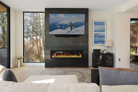 Living room: Gas fireplace, Smart TV, Sonos sound system, floor-to-ceiling windows
