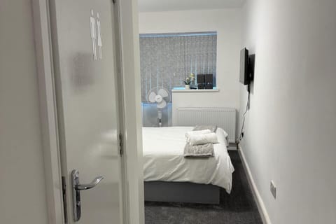 Iron/ironing board, WiFi (free), bed sheets