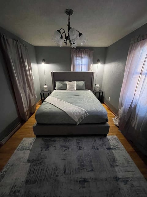 Main floor queen bed