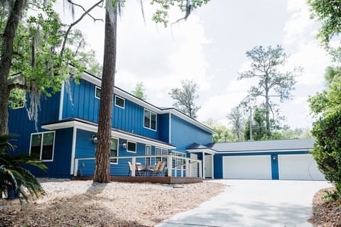 Welcome to The EndZone—your Gainesville home away from home.