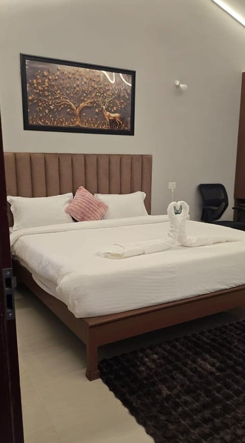 Deluxe Room | Desk, WiFi (free)