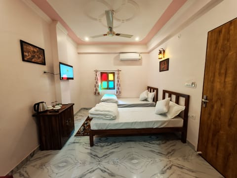 Twin Room | Iron/ironing board, WiFi (free)
