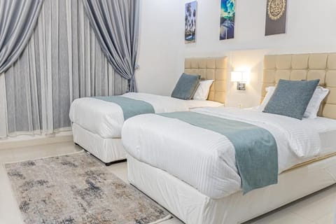 Deluxe Apartment | Iron/ironing board