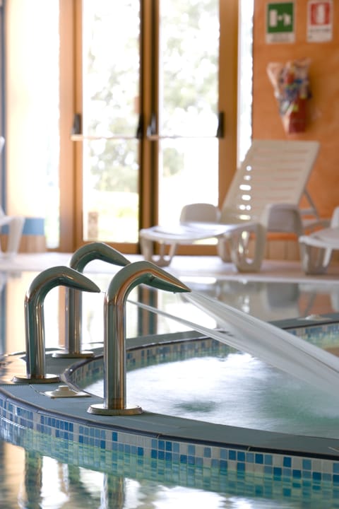 Indoor spa tub