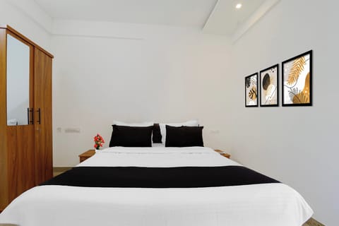 Classic Room | Desk, iron/ironing board (on request), WiFi (free), bed sheets