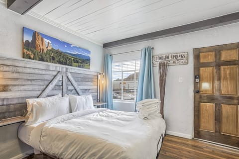 Welcome to the Meadow Room in Manitou Springs, CO