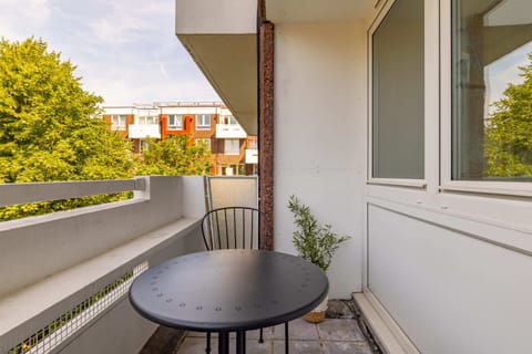 Apartment, Balcony | Outdoor dining