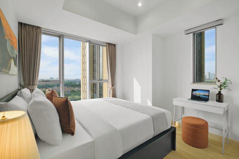 Apartment, 1 Bedroom, City View | Desk, laptop workspace, iron/ironing board, WiFi (free)