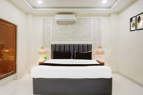 Classic Room | Desk, WiFi (free), bed sheets
