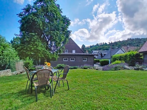 Shrub, House, Garden, Landscape, Cottage, Lawn, Landscaping, Farmhouse, Yard, Backyard