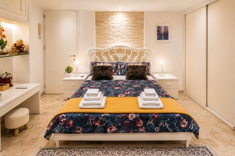Superior Room, Non Smoking, Courtyard View | Desk, WiFi (free)