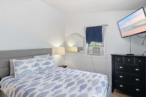 House, Multiple Beds (Moonlight Getaway) | 2 bedrooms, individually decorated, individually furnished, bed sheets