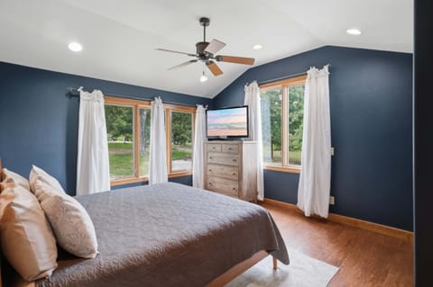 House, Multiple Beds, Pool View (Woodland Waves) | 5 bedrooms, individually decorated, individually furnished, bed sheets