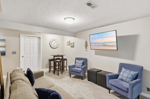 House, Multiple Beds (Amazing Glaize) | Living area