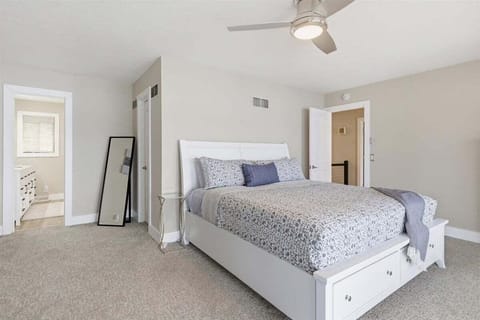 House, Multiple Beds (Scenic Circle Retreat) | 3 bedrooms, individually decorated, individually furnished, bed sheets
