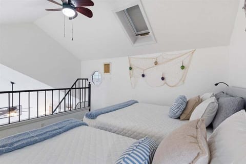 Condo, Multiple Beds (Oasis at Regatta Bay) | 2 bedrooms, individually decorated, individually furnished, bed sheets