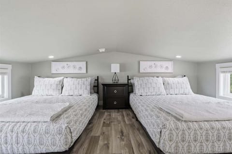 House, Multiple Beds (Hillstone Community) | 2 bedrooms, individually decorated, individually furnished, bed sheets