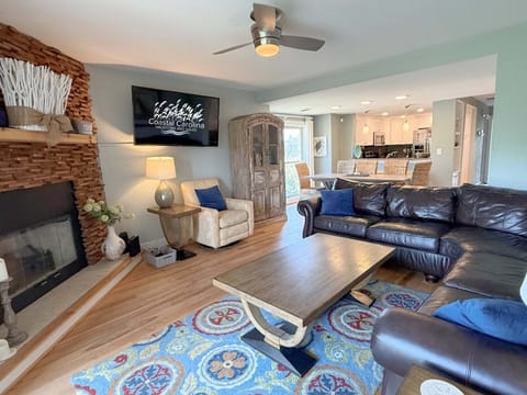 QF6: Carolina Treat | ML Living Area - Deck Access (Fireplace not for guest use)