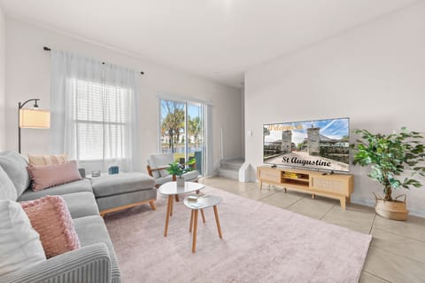 Bright & cozy living area with Smart TV & patio views