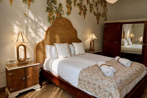 Apartment (4 Bedrooms) | 4 bedrooms, desk, iron/ironing board, WiFi (free)
