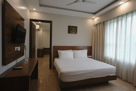 Iron/ironing board, WiFi (free), bed sheets