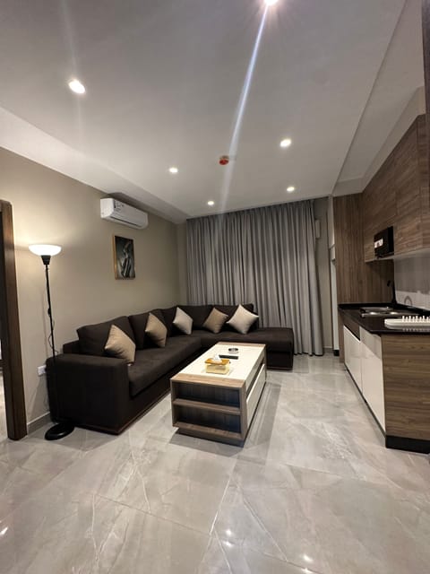 Condo, 1 Bedroom, Accessible, Smoking | Living room