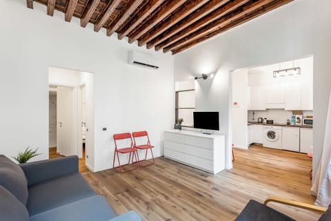 Standard Apartment, 1 Bedroom, Microwave (Old Town Living) | Living area