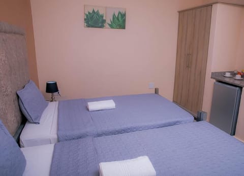 In-room safe, WiFi (free)