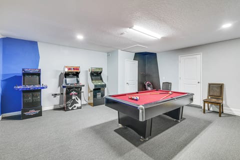 House (6 Bedrooms) | Interior