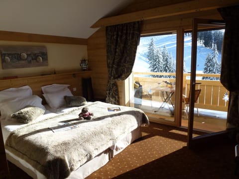 In-room safe, desk, soundproofing, cribs/infant beds