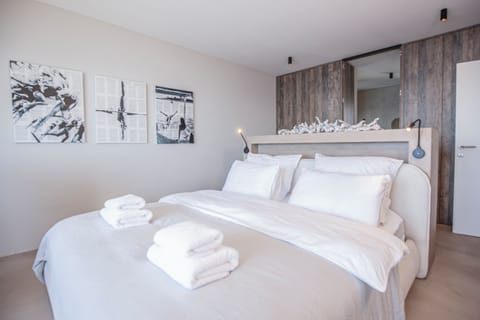Luxury Villa, Sea View | In-room safe, blackout drapes, soundproofing, iron/ironing board