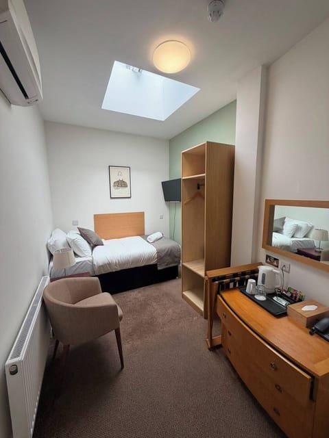 Basic Single Room | WiFi (free), bed sheets