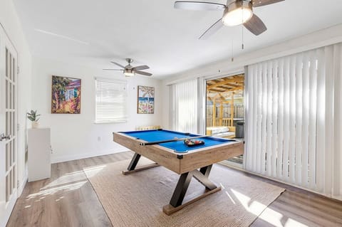 House | 3 bedrooms, high-speed internet