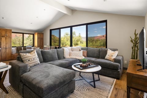House | 5 bedrooms, high-speed internet