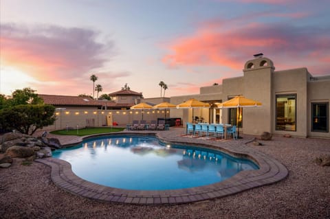House | 5 bedrooms, high-speed internet