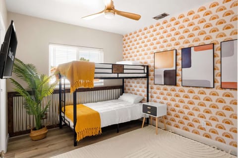 House | 5 bedrooms, high-speed internet