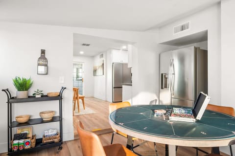 House | 5 bedrooms, high-speed internet