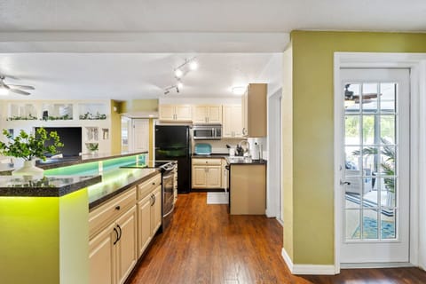 House | 4 bedrooms, high-speed internet