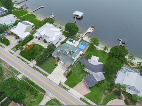House | 6 bedrooms, high-speed internet