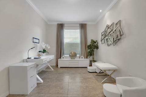House | 5 bedrooms, high-speed internet