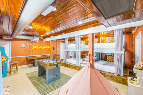 House | 4 bedrooms, high-speed internet