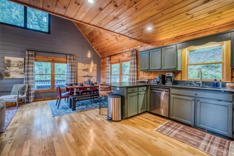 House | 4 bedrooms, high-speed internet