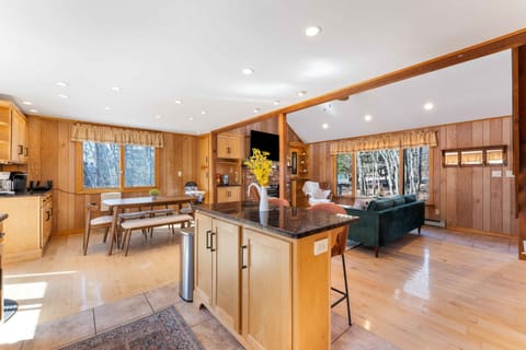 House | 4 bedrooms, high-speed internet