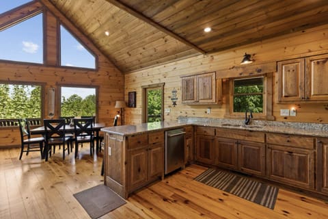 House | 3 bedrooms, high-speed internet