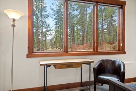 House | 6 bedrooms, high-speed internet